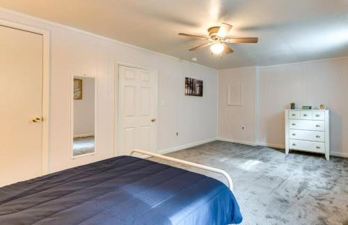 Steps to Crystal Lake Spacious Retreat with Views - Foto 28