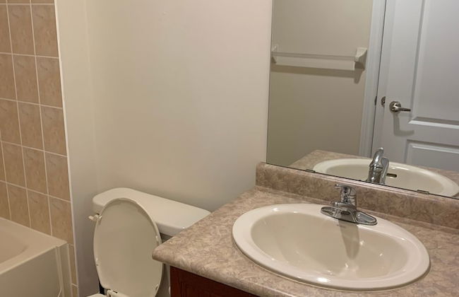 Affluent Guest House - Photo 11