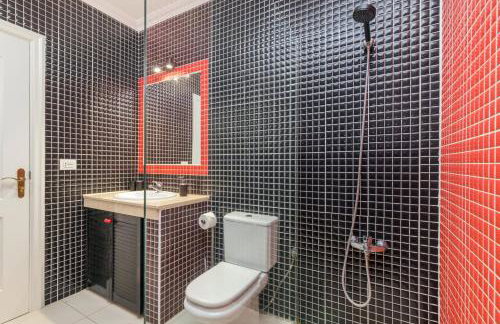 BEAUTIFUL VILLA - 4 bedrooms, heated pool, 2 priv car park places, fibre net, PS5, tv channels - Foto 50