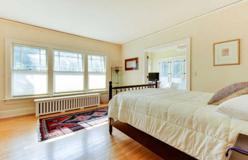 Charming MPLS Home with Patio - Walk to Uptown! - Foto 17