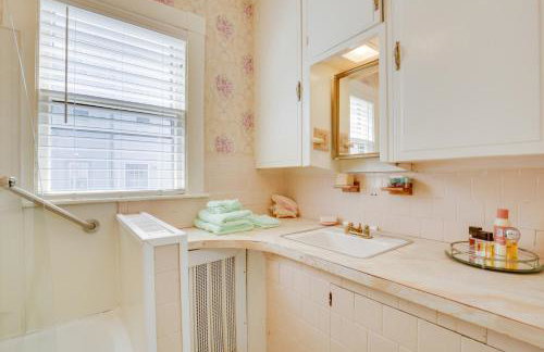 Quaint Beverly Townhome Walk to Beach and Downtown! - Photo 21