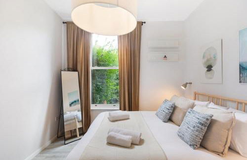 Clapham South Surprise - Photo 3