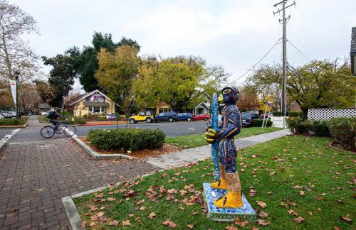 Well-Appointed Condo Across Street from UC Davis! - Foto 23