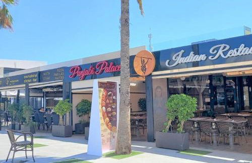 Beautiful 3 Bed Townhouse with landscaped communal pool area - Foto 26