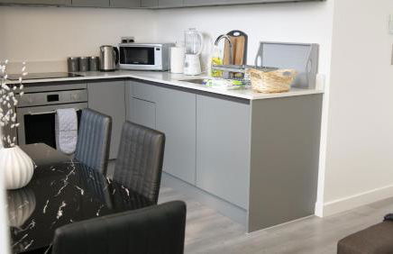 Stylish 2 bedrooms, 2 bathrooms with workspace in Milton Keynes - Photo 15