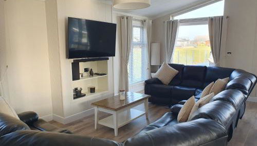 Routh 2-Bed Luxury Lodge Hot Tub & Lake View - Foto 2