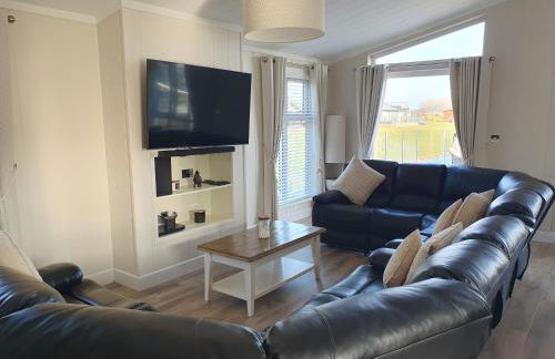 Routh 2-Bed Luxury Lodge Hot Tub & Lake View - Foto 2