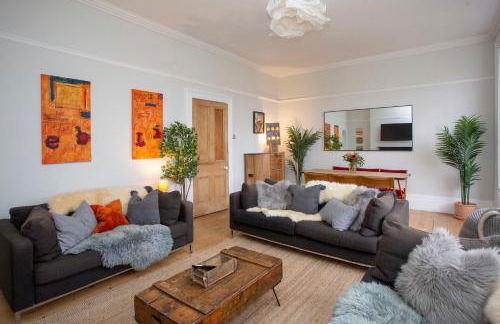 Stag & Hen Retreat - Walk to Nightlife - Sleeps 16 - Foto 6