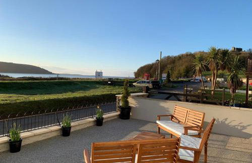 LLANSTEFFAN - SEABANK - a lovely holiday home on the beach front - Foto 1