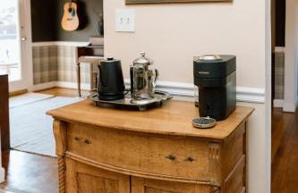 Speakeasy, Hot Tub, Putt Putt, Outdoor Theatre, 8 minutes from Downtown Greenville - Foto 18