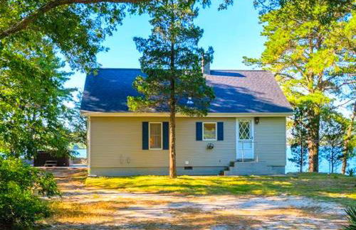 Gorgeous Waterfront Cottage with Luxurious Hot Tub for a Weekend Getaway near Cape Cod, Massachusetts - Foto 11