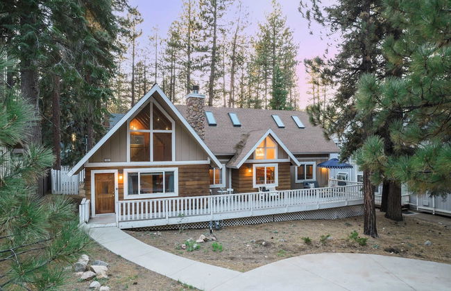 Hartwood by Avantstay Cozy Big Bear Abode w/ Spacious Deck & Stone Fireplace - Foto 1