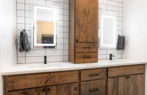 38-Acres of Luxury: 9BR, Indoor Pool, Gym, Near ND - Foto 6