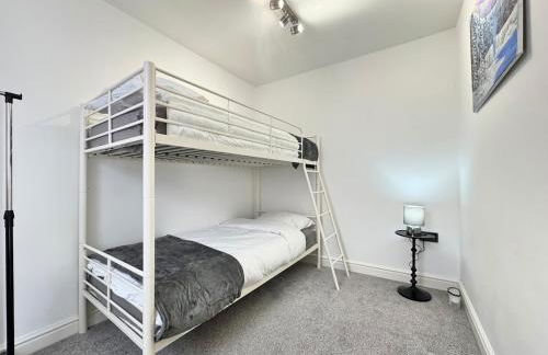 Modern 2 Bedroom Apartment - Near Hospital & Racecourse - Foto 29