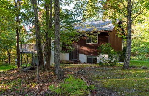 Retro Retreat Charming Home with Hot Tub & Fire Pit - Foto 16