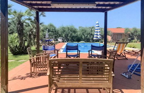 2 Bedroom Beautiful Apartment In Querceta - Photo 6