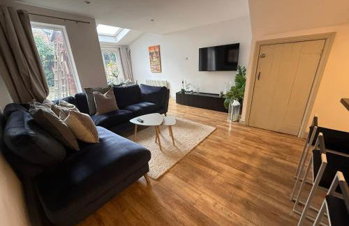 Cosy 4BR house, West Didsbury, bars and restaurants close by, Free Parking, Sleeps 8 - Photo 14