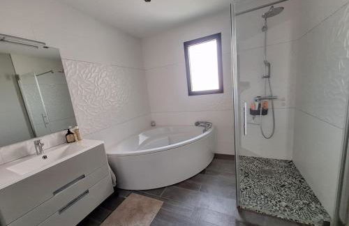 Parenthèse contemporaine - Élégance et nature - 15 min du Circuit des 24h - Foto 5