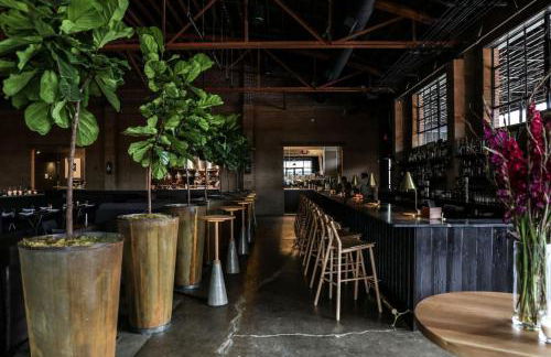 Penthouse Condo on River with Garage and Patio, Walk Downtown - Foto 42