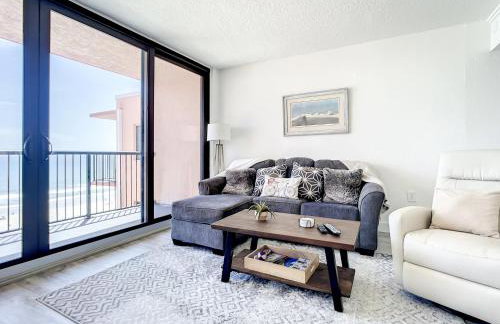 Oceanfront Sunrise Overlooking Pool Walk to shopping dining Sunrise 805 - Foto 4