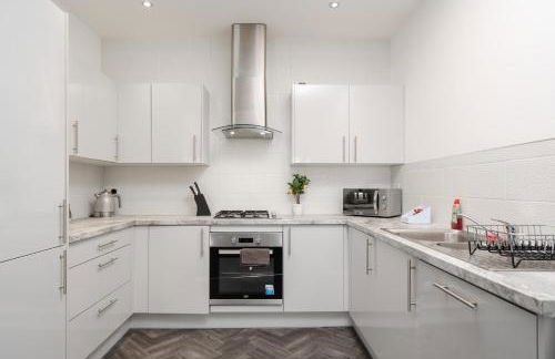 Huge Apartment - 8 Beds - Free Parking - Long Stays! - Foto 16