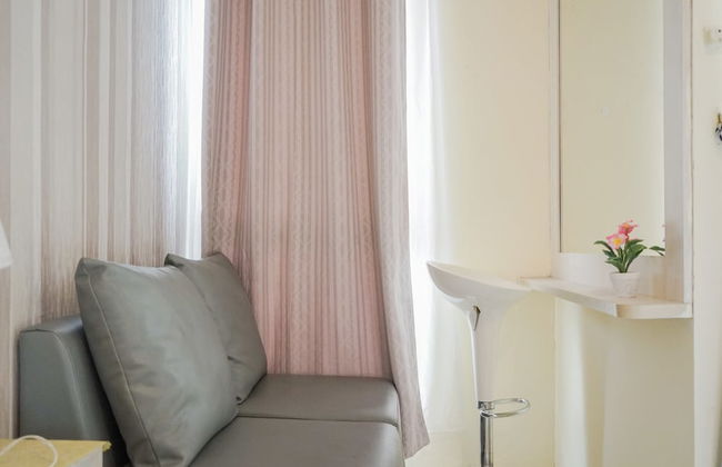 Minimalist and Stylish Studio Skylounge Tamansari Apartment By Travelio - Foto 9