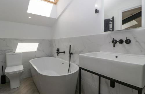 Linden Barn - Photo 37