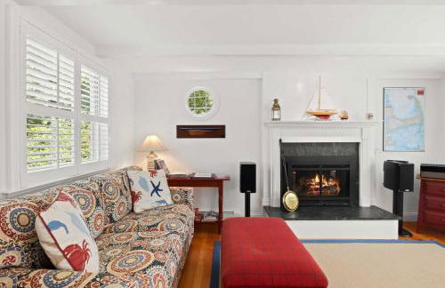 3 Bicycles Provided! Cape Cod Cottage with Deck - Foto 10