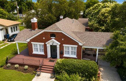 Charming home with pool, enclosed yard, patio & great Woodlawn Lake location - Foto 33