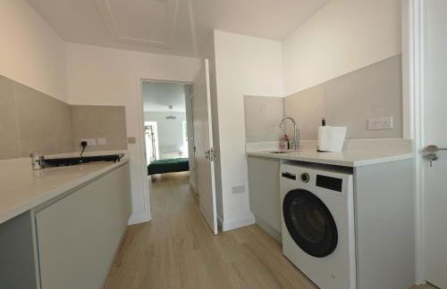 Gated 2 Guests Private House Free Parking - Foto 11