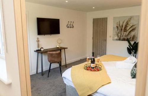 LOOKOUT by BOURNECOAST - A Stylish Flat with a Balcony, SEA GLIMPSES and Parking- Just a 10 Minute Walk to the Sandy Beaches - FM8405 - Photo 16