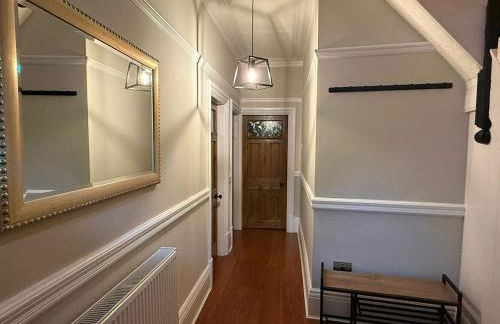 Large Luxury 4 bedroom home with parking - Foto 22