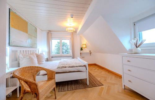 Bright Boho Apartment WiFi Parking Near A72 - Foto 7