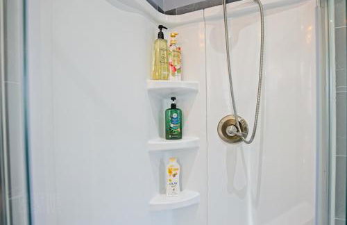 Luxe Coastal Retreat with Hot Tub & Spring Fires - Foto 48