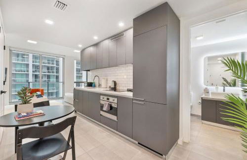 Designer Studio Downtown Miami with Rooftop Pool and Gym - Foto 17