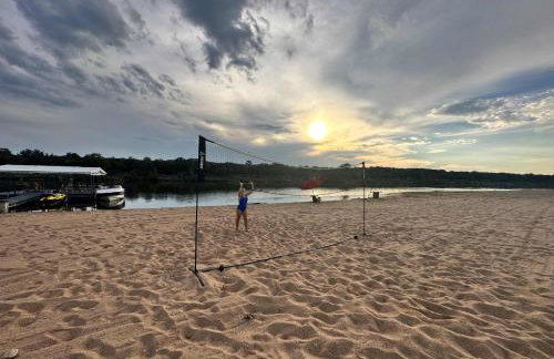 Beach House 2 on Lake LBJ - Sleeps 24 - Foto 85
