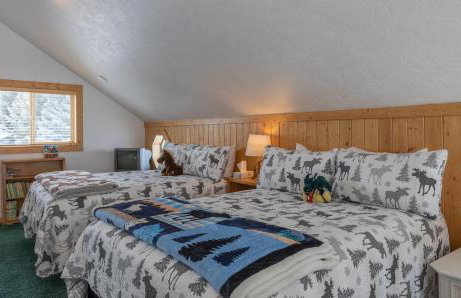 Chester Currents by KABINO Riverfront on Henrys Fork Air Conditioning Boat Launch Foosball Pool Table Huge Yard Garage WIFI - Foto 42