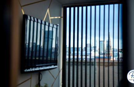 Penthouse - Amazing City Skyline Views - Balcony - FREE extra 2 hours - FREE Parking - Utilita Arena - Bullring Shopping - New St Station- Super King Size Bed - Foto 86