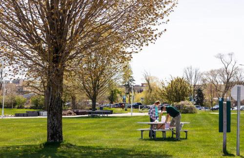 Top of The Peak: Downtown Gem! Steps to Beach - Foto 61