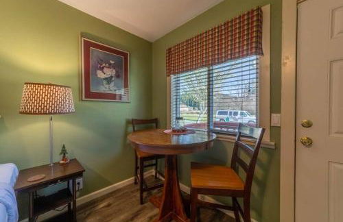 Elk Meadow Cabins 15B Lady Bird - Single Room - Photo 6