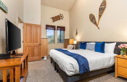 KBM Resorts Crestview Condos Spacious condo near Olympic Park with gas fireplace year-round pool hot tub city wide shuttle access. CVC-308B - Foto 5