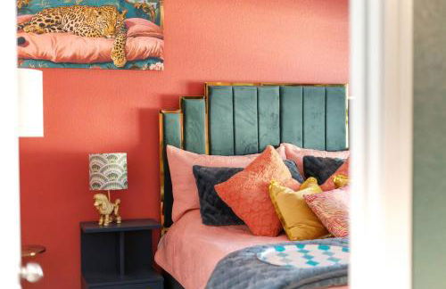 Chic Dog-Friendly 4BR | OWA + Beach + Fenced Yard - Foto 26