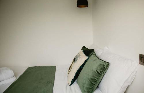 Luxury Glamping Pod sleeping 4 with 2 bedrooms and Private Hot Tub BBQ Ballycastle North Coast Pod 1 - Foto 9