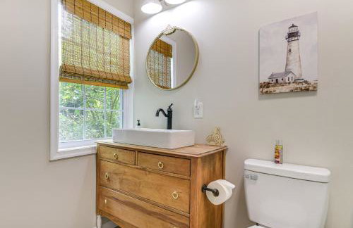 Walk to Town and River Charming Home in North East! - Foto 25