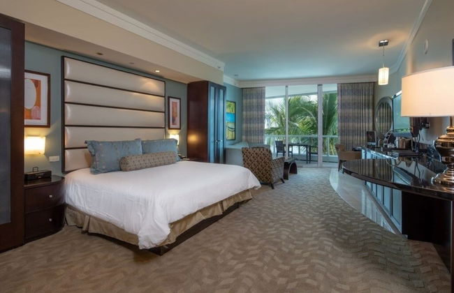 Fontainebleau Sorrento Pool View Junior Suite 1 Bedroom Hotel Room - Photo 4