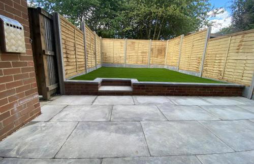 Modern 3 Bedroom Holiday Home -Jaquzzi Bath -Private Parking-suitable for contractors - Free WiFi - Foto 16