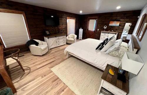 Elegant Western-Style Vacation Rental with Mountain Views near Madison River in Ennis, Montana - Foto 19