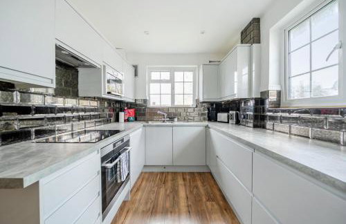 Surrey's Charming Modern Maisonette with Parking - Pass the Keys - Foto 5