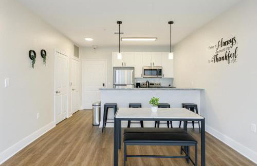 Across from UAB Spacious 2BR Retreat 2nd - Photo 3