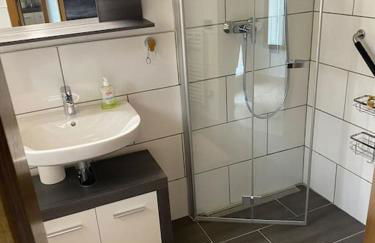 2 Schlaf- & 2 Badezimmer - direkte Busverbindung bis Köln Hbf, Messe - Foto 15